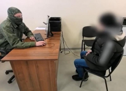 Появилось видео допроса 25-летнего запорожца, который призывал насиловать военных РФ