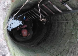 Мужчина упал в четырехметровый колодец в Запорожье