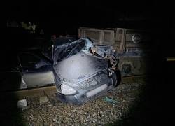 Водитель LADA проехал ж/д переезд на красный и попал под тепловоз в Запорожской области