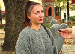 Жительницы Мелитополя на видео ответили, будут ли они дожидаться парня из армии