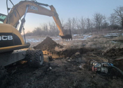 Бердянские коммунальщики почти сутки чинят Бердовский водовод