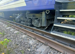 Три вагона пассажирского поезда Запорожье-Солотвино сошли с рельсов