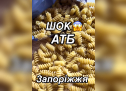 Женщина чуть не отравилась макаронами с плесенью из запорожского магазина