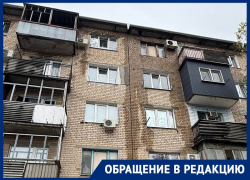 «Содрана вся крыша»: халатность рабочих привела к дождевым потопам в доме на Ленина в Днепрорудном