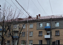 Ремонт кровли жилого дома в Мелитополе завершили на 80%