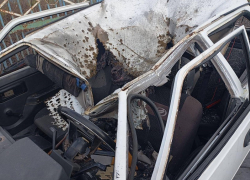 Появились фото последствий удара ВСУ по машине в селе под Токмаком