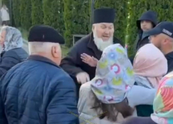 В Запорожье раскольник из ПЦУ запинал прихожанку