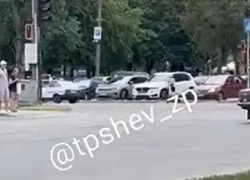 Опасную езду малолетнего самокатчика сняли на видео в Запорожье