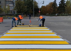 В Энергодаре изменили расцветку дорожной разметки 
