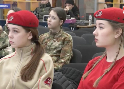 В Мелитополе сотрудники СК провели лекцию для молодёжи о терроризме на ж/д путях