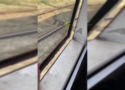 Жуткий трамвай с выпадающими окнами в Запорожье показали пассажиры