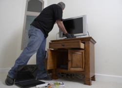 Житель Бердянска попал под дело за кражу телевизора