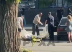 В Запорожье в автомобиле нашли разложившийся труп
