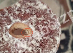 Сладости с червями и пауками начали продавать в запорожских магазинах