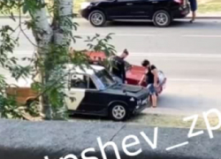 На видео сняли, как запорожские Бонни и Клайд обворовывали машину