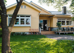 Жители прифронтового Днепрорудного массово возвращаются в регион