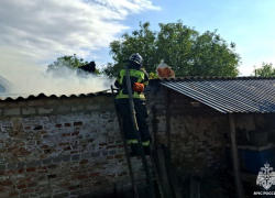 В Акимовке во дворе частного дома произошел пожар из-за неосторожного обращения с огнем