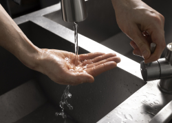 «Мы что, не люди?»: жители нескольких районов Запорожской области пожаловались на недельные отключения воды