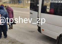 Мужчина выпал из маршрутки прямо на дорогу в Запорожье