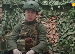 «Попросила беречь и носить с собой»: девочка из Мелитополя подарила бойцу ВС РФ медвежонка