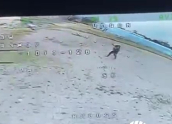 Появилось видео, как житель Великой Знаменки сбил дрон ВСУ шапкой