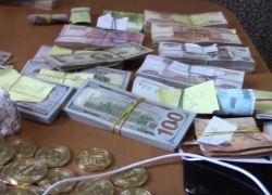 Банду нелегальных перекупщиков валюты накрыли в Запорожской области 