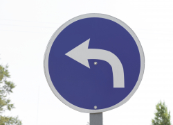 Почти 200 новых дорожных знаков установили в Запорожской области