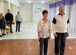 Шикарную изумрудную свадьбу устроили под хит Шамана в Токмаке  