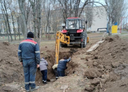 Коммунальщики спасли детей от холодных уроков в школе в Токмаке 