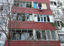 Появились новые кадры с места удара ВСУ во дворе многоэтажки в Энергодаре