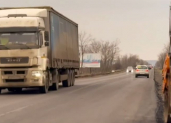 Завершается ремонт самого проблемного участка трассы Энергодар-Днепровка