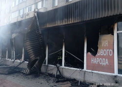 ВСУ ударили по жилому дому с отделением почты, банком и штабом КПРФ в Энергодаре