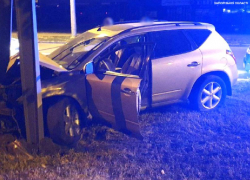 Пьяный водитель иномарки снёс рекламный щит в Запорожье