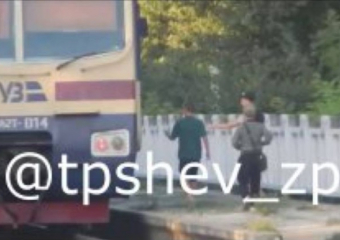 Малолетние зацеперы облюбовали очередную электричку в Запорожье