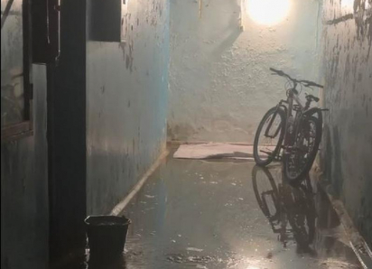 «Проводка под открытым небом»: дожди затопили дом в Васильевке