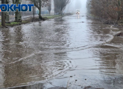 Студенты и педагоги Бердянского многопрофильного центра обратились к властям из-за непроходимого тротуара