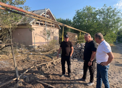 Три дома и газопровод повреждены в Токмаке после попадания снаряда ВСУ на рассвете