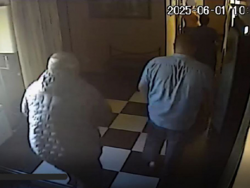 Двое жителей Адыгеи угрозами выманили 18 млн рублей у директора запорожской фермы