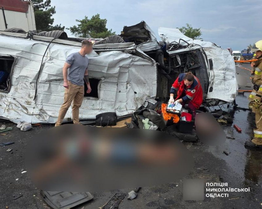 Девять человек погибли, восемь пострадали после ДТП с микроавтобусом на трассе Одесса-Мелитополь-Новоазовск