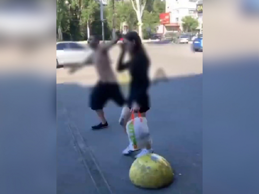 «Ой, там что-то выпало»: пробежка подростка с голым причиндалом попала на видео в Запорожье