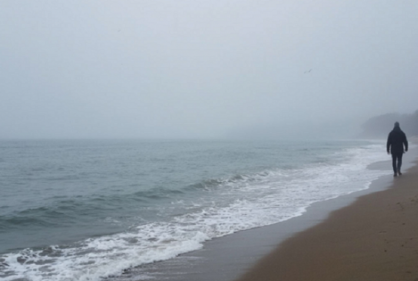 МЧС экстренно предупредило запорожцев об усилении ветра и высоких волнах на Азовском море