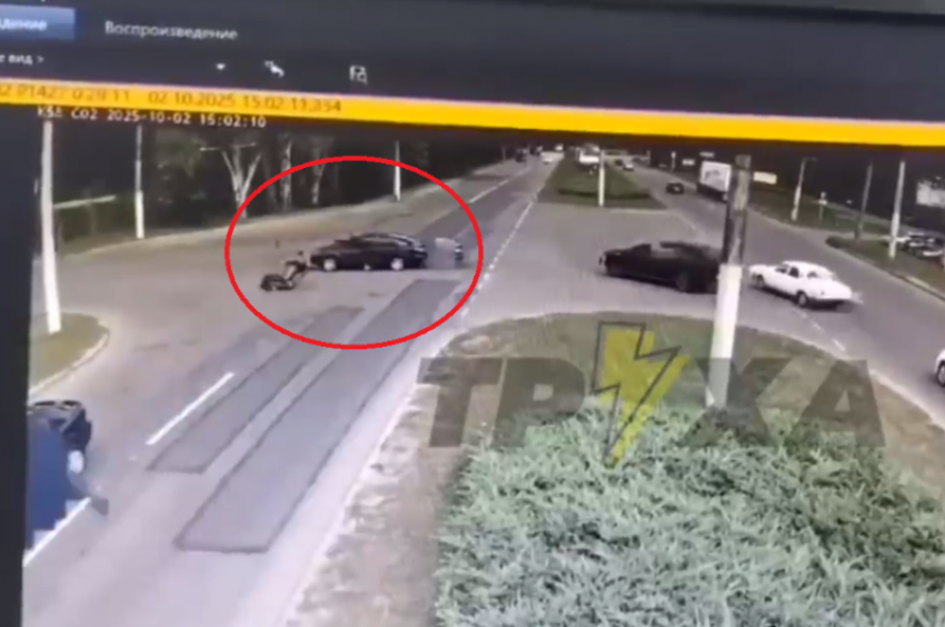 Лихач на мопеде едва не погиб после ДТП с легковушкой в Запорожье 