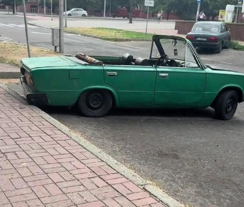 Самодельный кабриолет из «Жигулей» сняли на видео в Запорожье