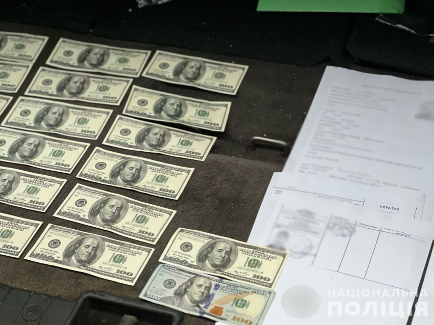 Полиция задержала запорожца за попытку перевести призывника через границу за 15 тысяч долларов