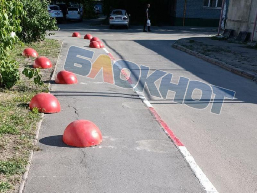 Опасные «сюрпризы» на дороге наглядно показали жители Мелитополя