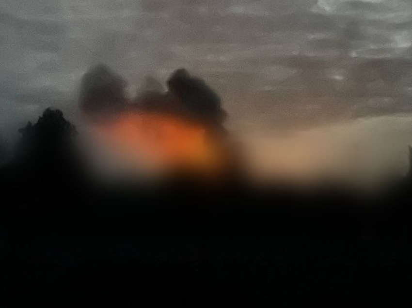 Серьезный пожар разгорелся после прилетов дронов ВСУ в Мелитополе