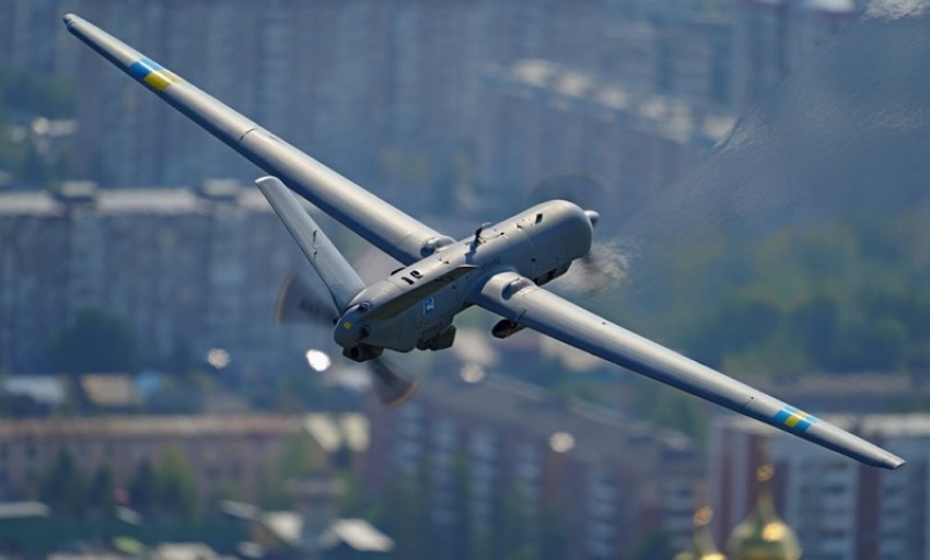 Пролёт дронов ВСУ над Бердянском попал на видео в ночь на 13 ноября