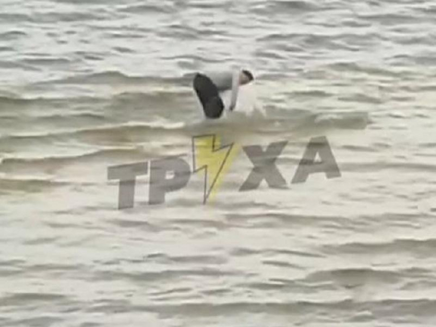 Запорожцы стали свидетелями странного поведения мужчины в Днепре 