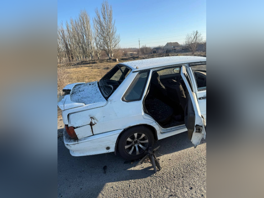 Двое мужчин пострадали от удара ВСУ по машине на въезде в Васильевку