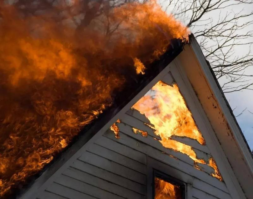 Женщина пыталась сжечь своего гражданского мужа за измену в Михайловском округе